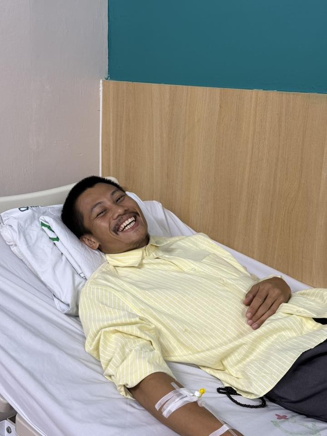 Đội trưởng Tạ của "Mưa đỏ" bất ngờ nhập viện khiến khán giả lo lắng- Ảnh 3. Đội trưởng Tạ của "Mưa đỏ" bất ngờ nhập viện khiến khán giả lo lắng- Ảnh 3.