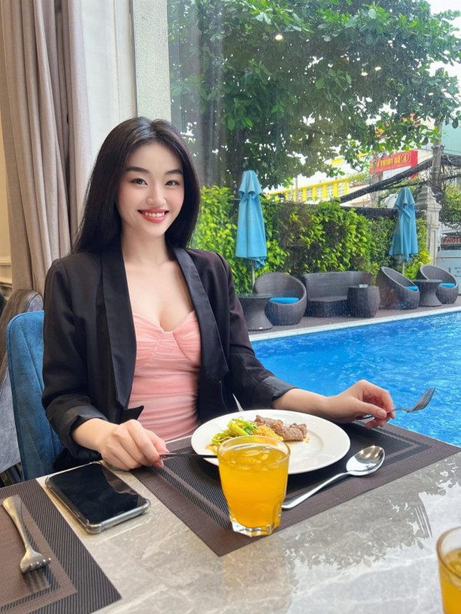 Ngắm nhan sắc đời thường xinh đẹp của Tân Miss Grand Vietnam 2025 - Ảnh 8.