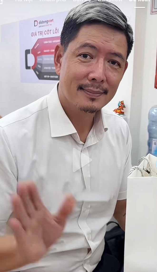 Siêu mẫu Bình Minh khiến fan "choáng váng" với diện mạo ở tuổi 44 - Ảnh 2.