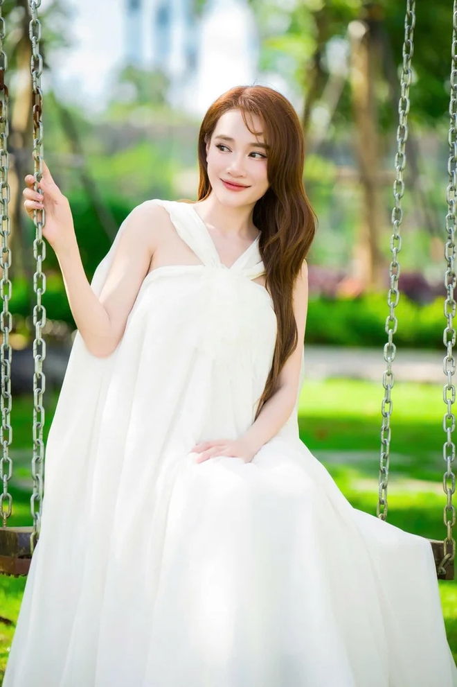 Diễn viên Nhã Phương lộ bụng bầu vượt mặt, nghi vấn mang bầu lần 3? - Ảnh 5.