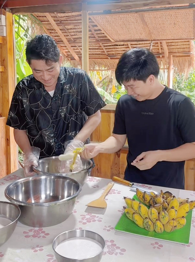 Diễn viên Huỳnh Anh Tuấn trở lại căn bếp sau thời gian chiến đấu với bệnh tật - Ảnh 2.