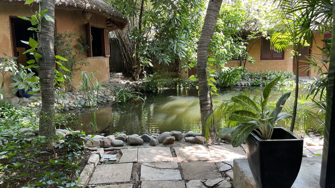 Nam diễn viên nổi tiếng, tuổi 51 độc thân trong cơ ngơi đẹp như resort, có con gái xinh như hoa hậu - Ảnh 3.