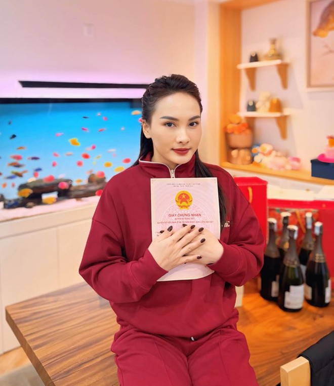 Nữ diễn viên "Về nhà đi con" sau thời gian dài vắng bóng, giờ là Thượng úy công an, U40 viên mãn- Ảnh 6. Nữ diễn viên "Về nhà đi con" sau thời gian dài vắng bóng, giờ là Thượng úy công an, U40 viên mãn- Ảnh 6.