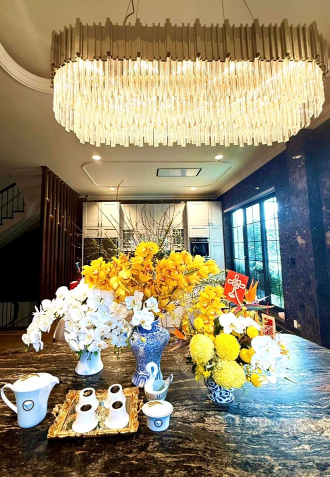 Nữ diễn viên xinh đẹp, giàu có nhất nhì show biz: Sở hữu biệt thự bề thế ở Hà Nội, tuổi 40 hạnh phúc bên chồng - Ảnh 6.