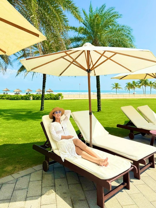 Nữ diễn viên xinh đẹp, giàu có nhất nhì show biz: Sở hữu biệt thự bề thế ở Hà Nội, tuổi 40 hạnh phúc bên chồng - Ảnh 13.