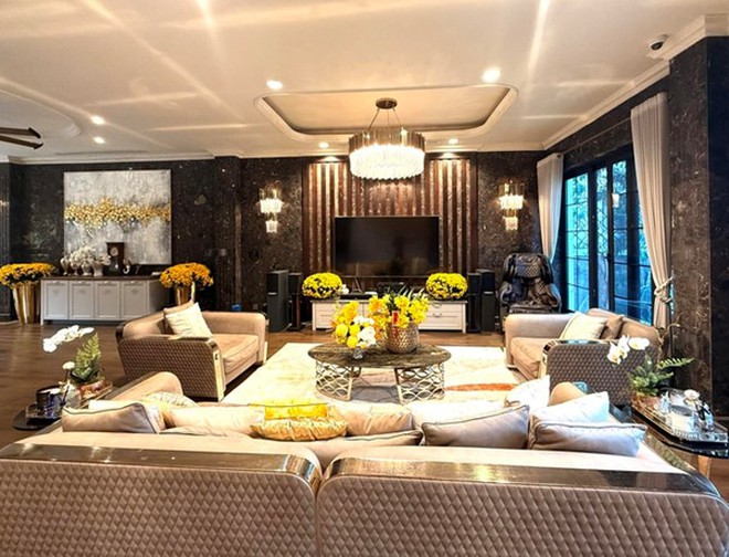 Nữ diễn viên xinh đẹp, giàu có nhất nhì show biz: Sở hữu biệt thự bề thế ở Hà Nội, tuổi 40 hạnh phúc bên chồng - Ảnh 7.