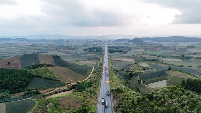 Tiến tới Đại hội XIV của Đảng: C&ocirc;ng tr&igrave;nh đột ph&aacute; v&agrave; tầm nh&igrave;n vượt thời đại- Ảnh 3.