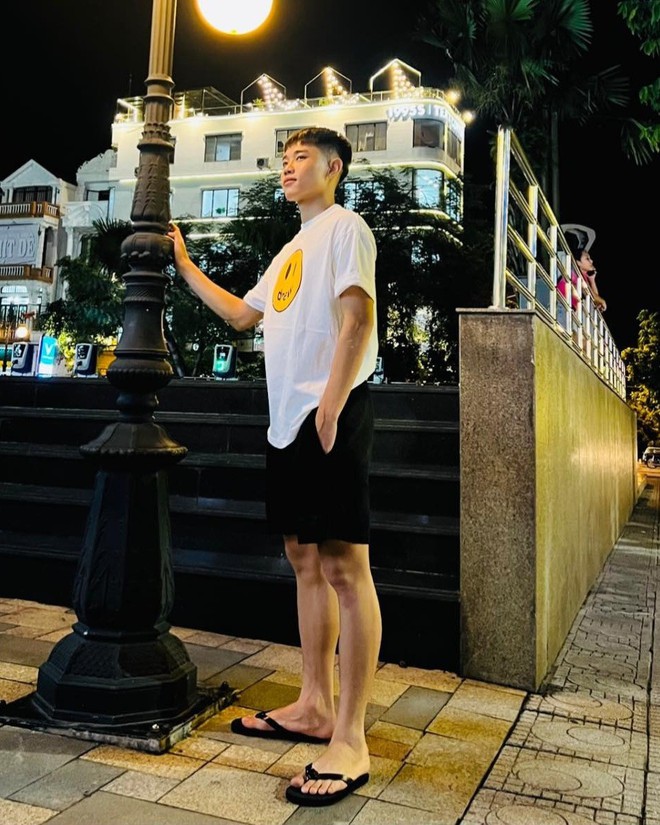 Tiền vệ Nguyễn Đ&igrave;nh Bắc: Cực đơn giản m&agrave; chất giữa đời thường- Ảnh 9.