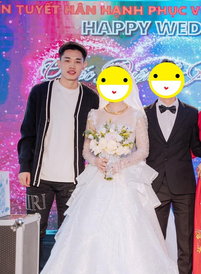 Tiền vệ Nguyễn Đ&igrave;nh Bắc: Cực đơn giản m&agrave; chất giữa đời thường- Ảnh 14.