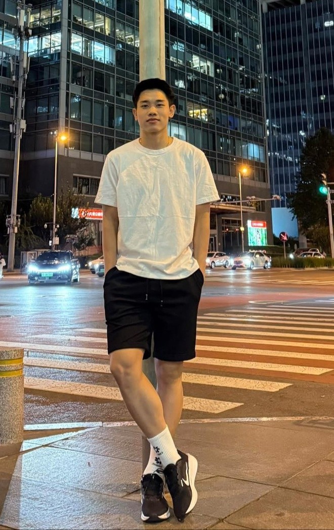 Tiền vệ Nguyễn Đ&igrave;nh Bắc: Cực đơn giản m&agrave; chất giữa đời thường- Ảnh 5.