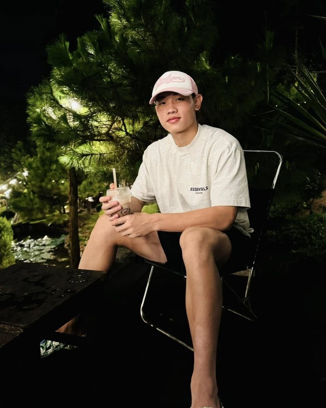 Tiền vệ Nguyễn Đ&igrave;nh Bắc: Cực đơn giản m&agrave; chất giữa đời thường- Ảnh 8.