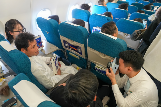 Vietnam Airlines lan tỏa th&ocirc;ng điệp &ldquo;Việt Nam hạnh ph&uacute;c&rdquo; từ bầu trời - Ảnh 19.