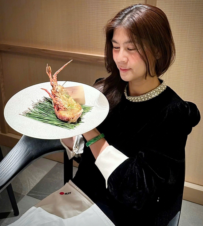 Nữ diễn vi&ecirc;n Kim Thư g&acirc;y bất ngờ với diện mạo ho&agrave;n to&agrave;n kh&aacute;c lạ ở tuổi U50- Ảnh 5.