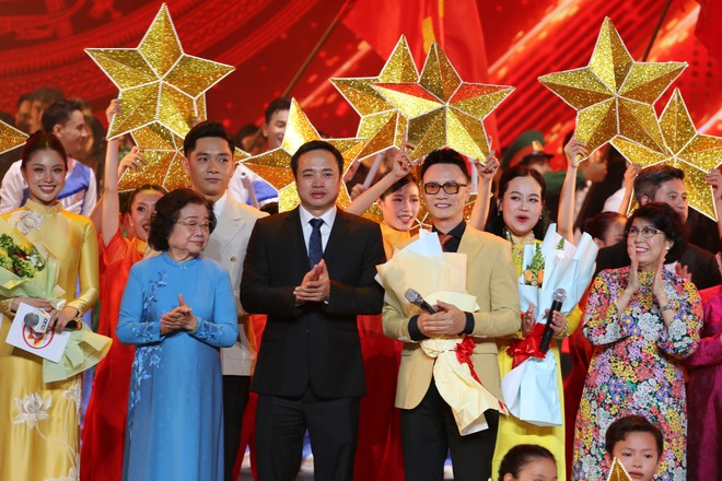 90 ph&uacute;t nghệ thuật đặc biệt tại Tp.HCM thắp l&ecirc;n niềm tin v&agrave; kh&aacute;t vọng ph&aacute;t triển đất nước- Ảnh 10.