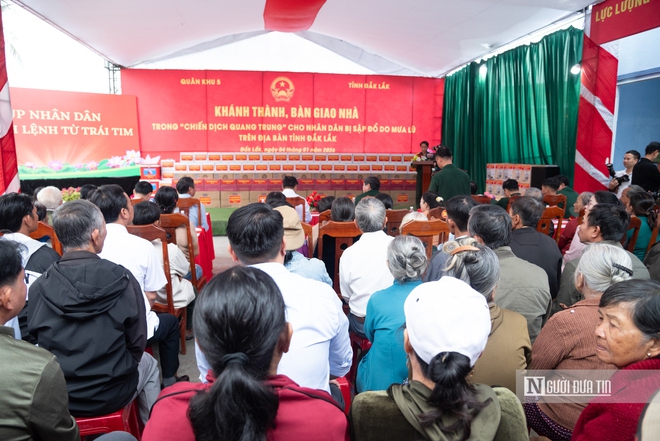 Gần 100 ngôi nhà mới được bàn giao cho người dân vùng "rốn lũ" Đắk Lắk- Ảnh 2. Gần 100 ngôi nhà mới được bàn giao cho người dân vùng "rốn lũ" Đắk Lắk- Ảnh 2.