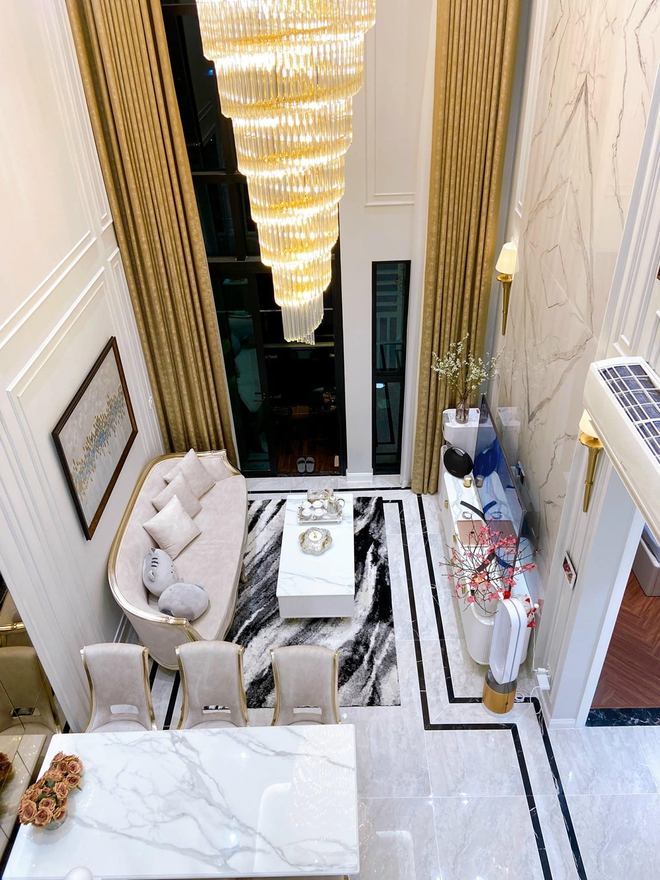 Nam cầu thủ "ting ting" gần 500 triệu đồng cho bạn gái, sở hữu cơ ngơi gây bất ngờ - Ảnh 6.