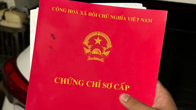 Triệt phá đường dây dựng "lò" in giấy tờ giả ở Campuchia rồi đưa về Việt Nam tiêu thụ - Ảnh 3.
