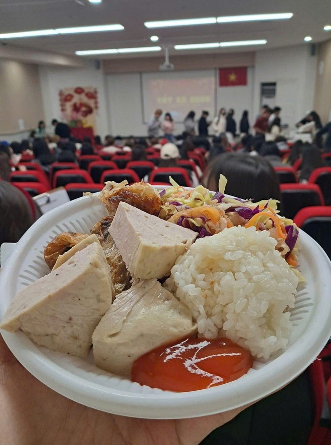 Khi m&ugrave;a xu&acirc;n được g&oacute;i trong nỗi nhớ nh&agrave;- Ảnh 1.