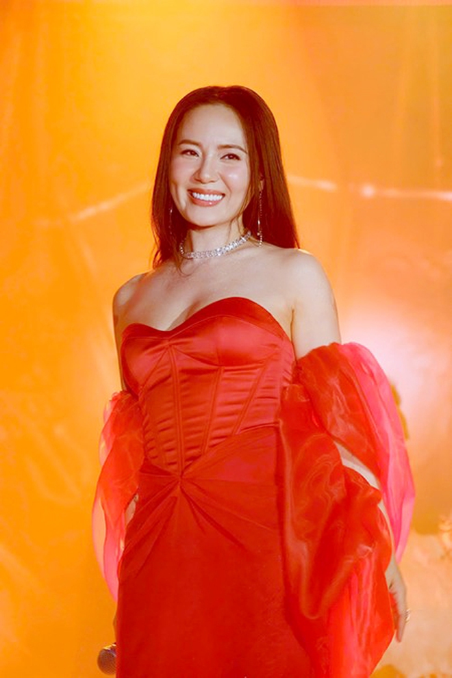 Nữ ca sĩ Việt mua v&agrave;i căn nh&agrave; v&agrave; xe nhờ 1 b&agrave;i h&aacute;t, nhan sắc trẻ đẹp đ&aacute;ng ngưỡng mộ ở tuổi 42- Ảnh 4.