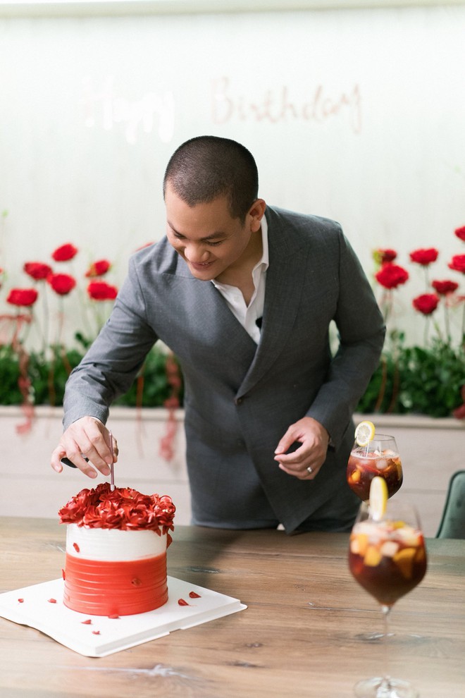 Hoa hậu Kh&aacute;nh V&acirc;n bật kh&oacute;c khi được chồng hơn 17 tuổi l&agrave;m điều đặc biệt- Ảnh 2.