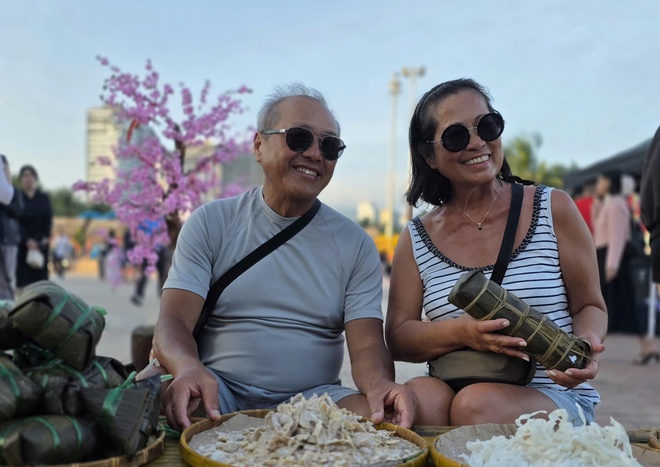 Du khách thích thú trải nghiệm Tết làng chài bên bờ biển Đà Nẵng- Ảnh 19. Du khách thích thú trải nghiệm Tết làng chài bên bờ biển Đà Nẵng- Ảnh 19.