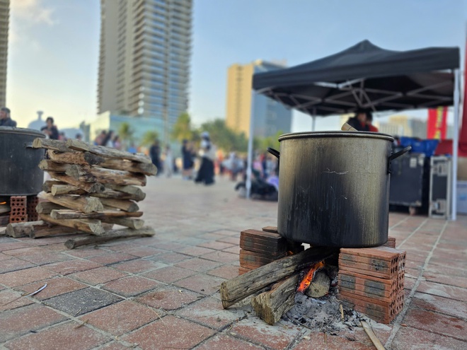 Du khách thích thú trải nghiệm Tết làng chài bên bờ biển Đà Nẵng- Ảnh 8. Du khách thích thú trải nghiệm Tết làng chài bên bờ biển Đà Nẵng- Ảnh 8.