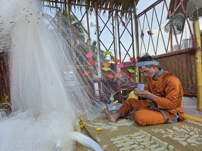 Du khách thích thú trải nghiệm Tết làng chài bên bờ biển Đà Nẵng- Ảnh 14. Du khách thích thú trải nghiệm Tết làng chài bên bờ biển Đà Nẵng- Ảnh 14.