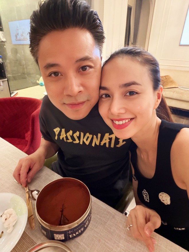 Chuyện tình 10 năm ngọt ngào của cặp đôi Hoa khôi Tây Đô với đạo diễn trăm tỷ - Ảnh 6.