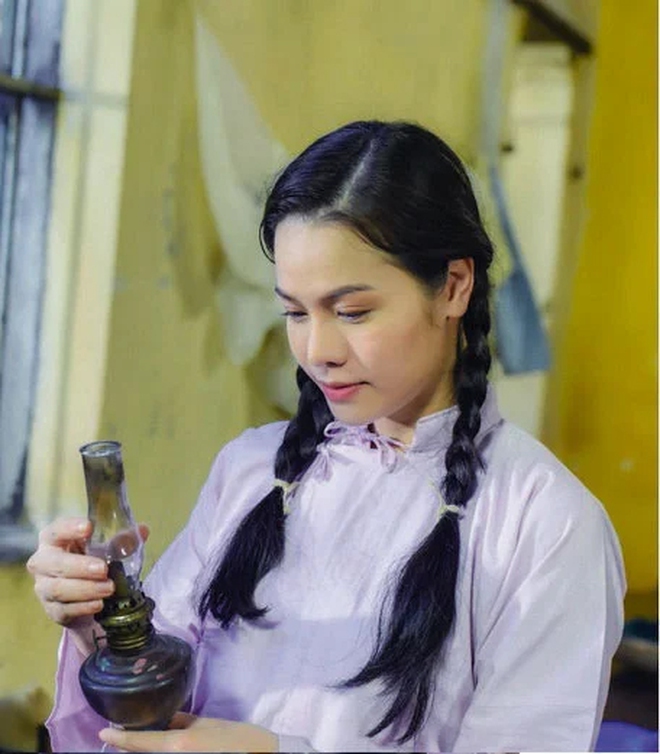 H&oacute;a th&acirc;n th&agrave;nh mỹ nh&acirc;n miền T&acirc;y, sao Việt khoe trọn khoảnh khắc "m&ecirc; hoặc" tr&ecirc;n m&agrave;n ảnh - Ảnh 7.