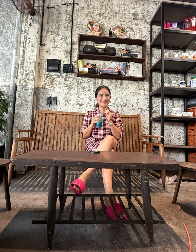 "B&agrave; mối quốc d&acirc;n" l&agrave; NSƯT nổi tiếng một thời, U50 đi b&aacute;n cafe, 25 ngh&igrave;n/ly - Ảnh 7.