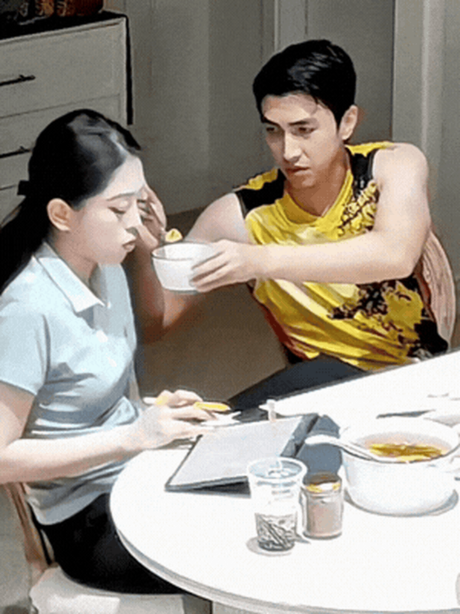 Hoa hậu Phương Nga c&oacute; th&aacute;i độ cộc cằn v&agrave; những c&uacute; "động tay động ch&acirc;n" với chồng g&acirc;y ch&uacute; &yacute; - Ảnh 1.