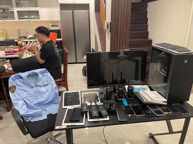 Triệt ph&aacute; nh&oacute;m giả danh cảnh s&aacute;t Nhật Bản để lừa đảo h&agrave;ng chục tỷ đồng- Ảnh 5.