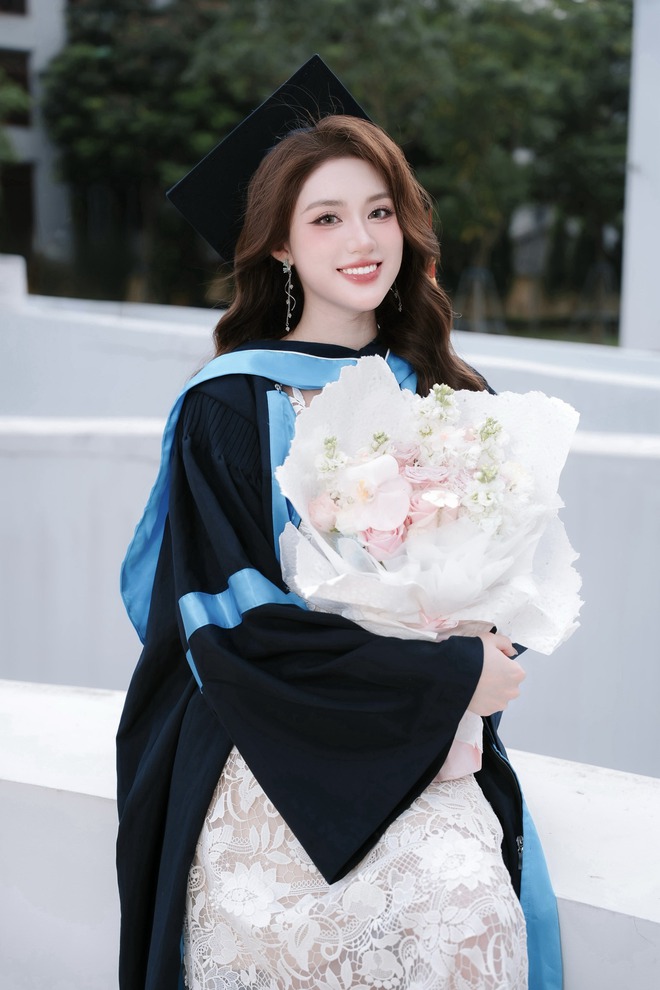 hình ảnh đời thường xinh đẹp, thân thiện của tân Hoa hậu Thế giới Việt Nam - Ảnh 1.