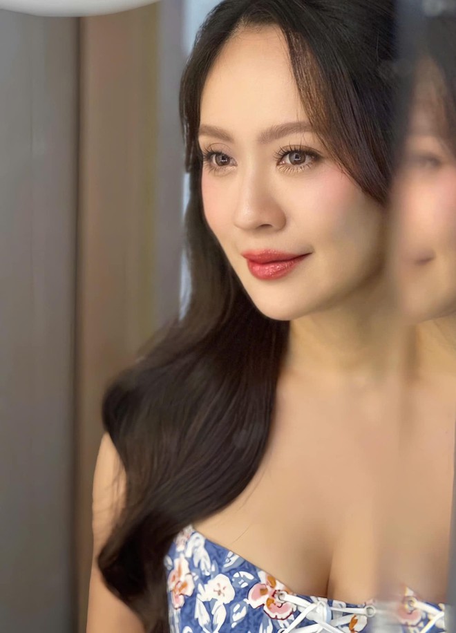 Top 10 "nữ thần mặt mộc" đẹp nhất Vbiz, kh&ocirc;ng son phấn vẫn khiến vạn người m&ecirc; - Ảnh 4.