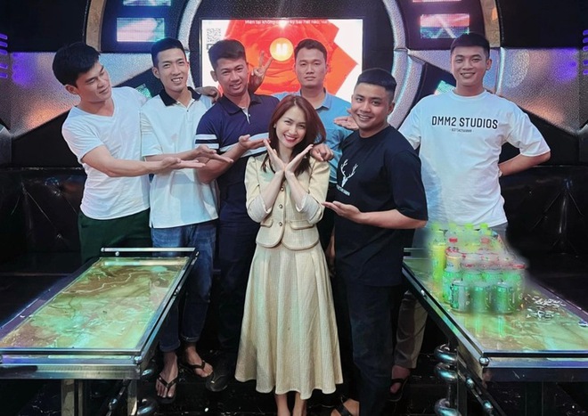 Chuyện t&igrave;nh y&ecirc;u đương k&iacute;n tiếng suốt 4 năm của H&ograve;a Minzy v&agrave; bạn trai qu&acirc;n nh&acirc;n - Ảnh 3.