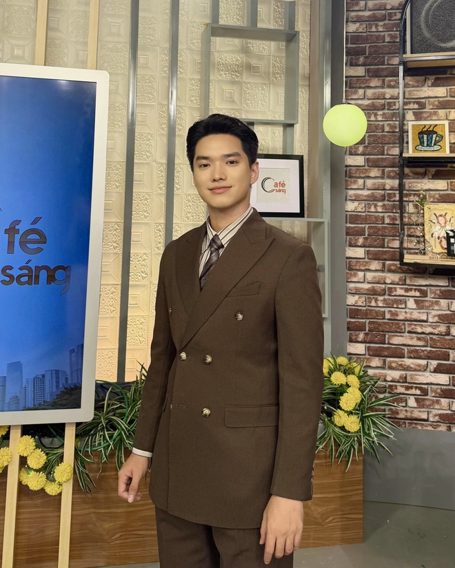 Đời thường phong trần, l&atilde;ng tử g&acirc;y sốt của nam MC gen Z của VTV- Ảnh 2.