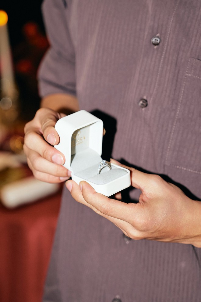 Cầu thủ Vũ Văn Thanh g&acirc;y sốt với m&agrave;n cầu h&ocirc;n bạn g&aacute;i - Ảnh 3.