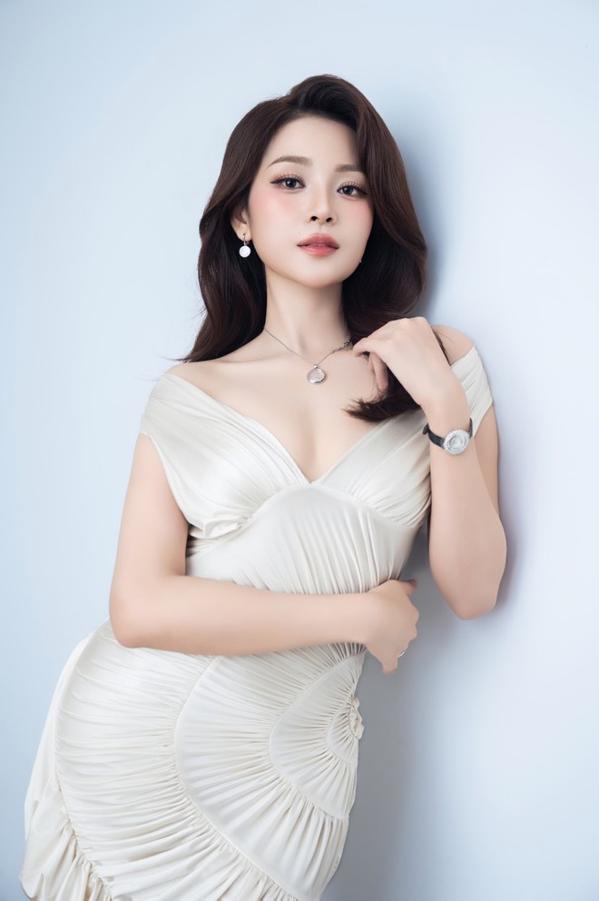 Nhan sắc y&ecirc;u kiều vạn người m&ecirc; đắm của "c&ocirc; d&acirc;u đẹp nhất Việt Nam hiện tại" - Ảnh 7.