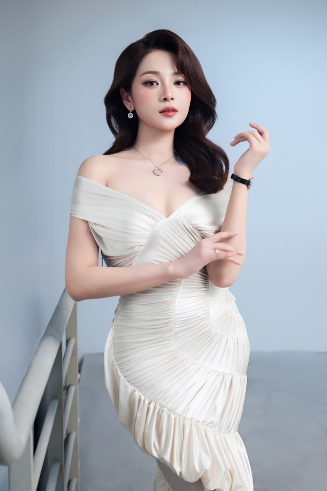 Nhan sắc y&ecirc;u kiều vạn người m&ecirc; đắm của "c&ocirc; d&acirc;u đẹp nhất Việt Nam hiện tại" - Ảnh 6.