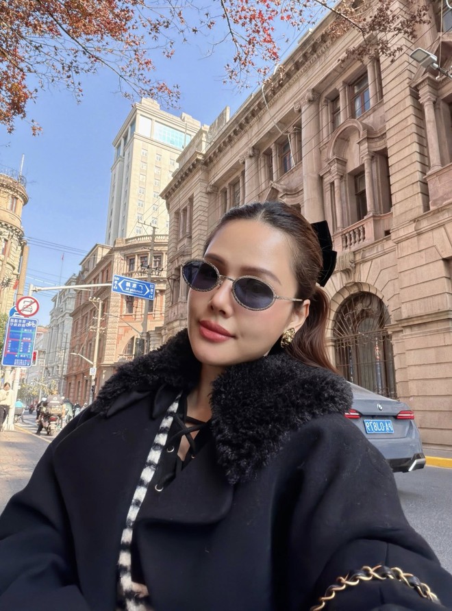 Cuộc sống k&iacute;n tiếng của "phu nh&acirc;n h&agrave;o m&ocirc;n", l&agrave; mẹ của 2 con, sắc v&oacute;c thăng hạng tuổi U40 - Ảnh 9.