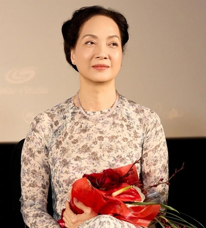 Nữ NSND c&oacute; h&ocirc;n nh&acirc;n vi&ecirc;n m&atilde;n hơn 30 năm, nhưng chưa một lần mặc v&aacute;y cưới - Ảnh 6.