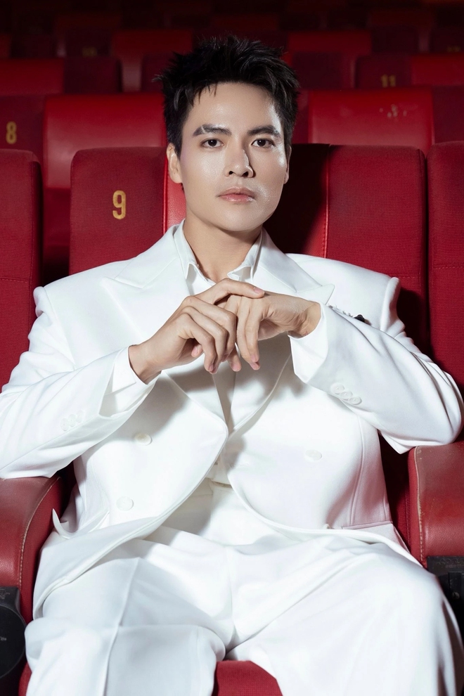 C&uacute; "l&ecirc;n đời" đ&aacute;ng gi&aacute; sau 10 năm của người đ&agrave;n &ocirc;ng đang "phủ s&oacute;ng" rạp Việt - Ảnh 6.