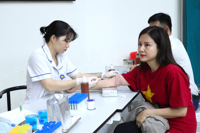 Tuổi trẻ Hội Luật gia Việt Nam tham gia hiến máu nhân đạo- Ảnh 4. Tuổi trẻ Hội Luật gia Việt Nam tham gia hiến máu nhân đạo- Ảnh 4.