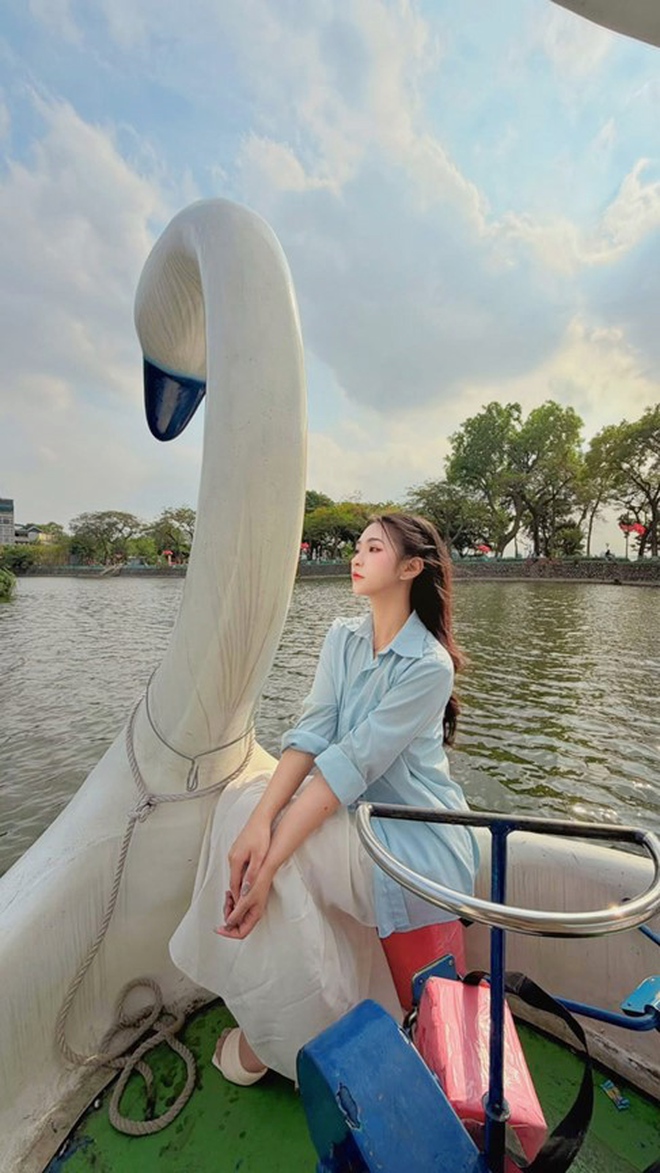 Nhan sắc dịu dàng của "Hotgirl bóng đá" khiến "500 anh em" gục ngã - Ảnh 9.