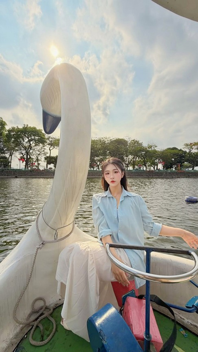 Nhan sắc dịu dàng của "Hotgirl bóng đá" khiến "500 anh em" gục ngã - Ảnh 8.