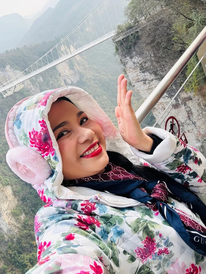 Cuộc sống của "người đẹp Tây đô" sau khi từ chối netizen xét nghiệm chất cấm - Ảnh 3.
