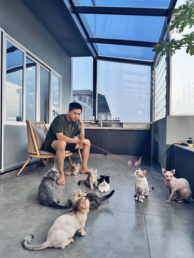 Nam ca sĩ kiêm MC đình đám, U40 độc thân trong penthouse 3 tầng giữa lòng Sài Gòn- Ảnh 7. Nam ca sĩ kiêm MC đình đám, U40 độc thân trong penthouse 3 tầng giữa lòng Sài Gòn- Ảnh 7.
