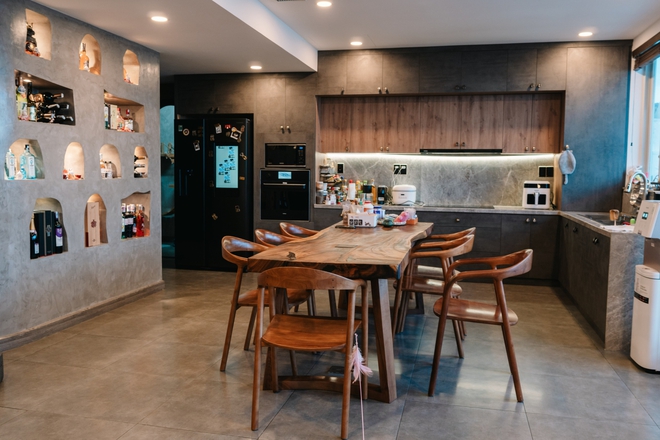 Nam ca sĩ kiêm MC đình đám, U40 độc thân trong penthouse 3 tầng giữa lòng Sài Gòn- Ảnh 4. Nam ca sĩ kiêm MC đình đám, U40 độc thân trong penthouse 3 tầng giữa lòng Sài Gòn- Ảnh 4.
