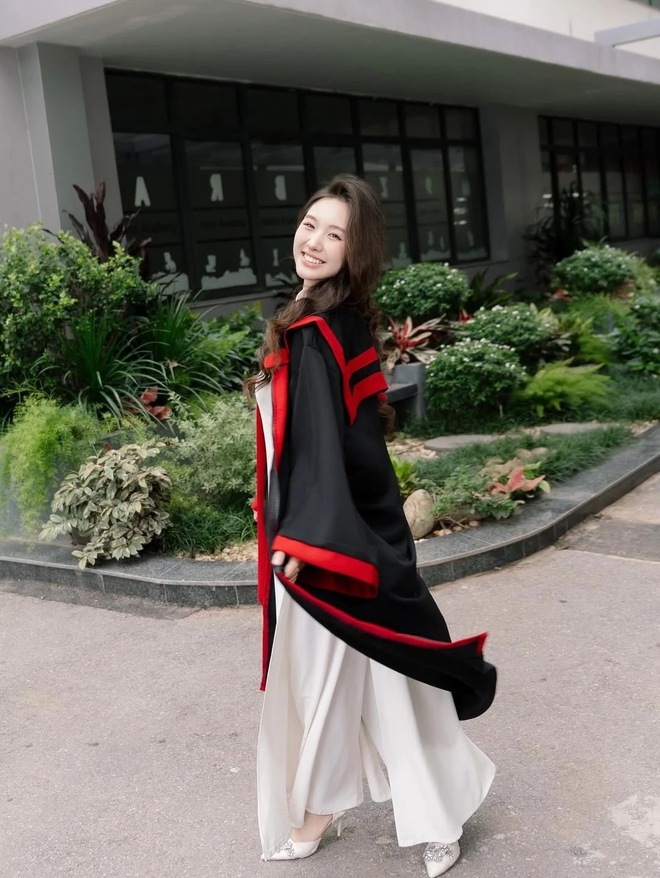 Con g&aacute;i cựu Hoa kh&ocirc;i b&oacute;ng chuyền Kim Huệ: Tuổi 18 cao gần 1m70, nhan sắc nổi bật như hoa hậu- Ảnh 5.