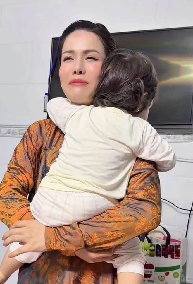 Ca sĩ Nhật Kim Anh hạnh ph&uacute;c vi&ecirc;n m&atilde;n với "t&igrave;nh y&ecirc;u đặc biệt" ở tuổi 41 - Ảnh 2.